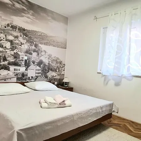 Lägenhet Charming Renovated Next To The Sea